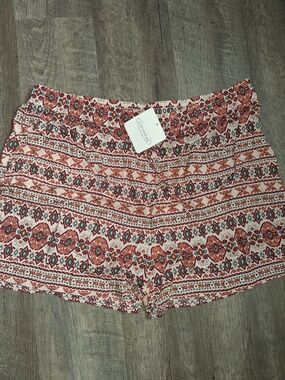 Catalina Printed Elastic-Waist Cargo Shorts in Pink and Red